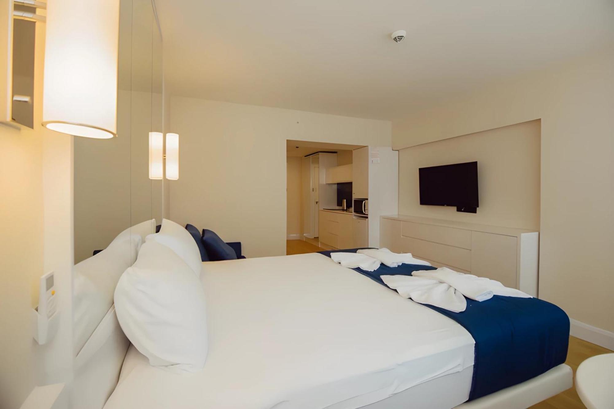 Suites Orbi City Aparthotel Batumi Exterior photo
